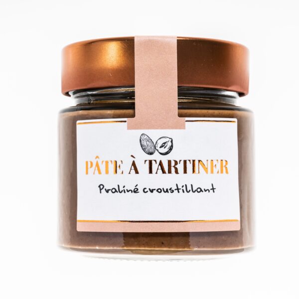 pate-a-tartiner-praline-croutillant Pot de pâte à tartiner praliné croustillant Papa Gâteau, vu de face sur fond clair