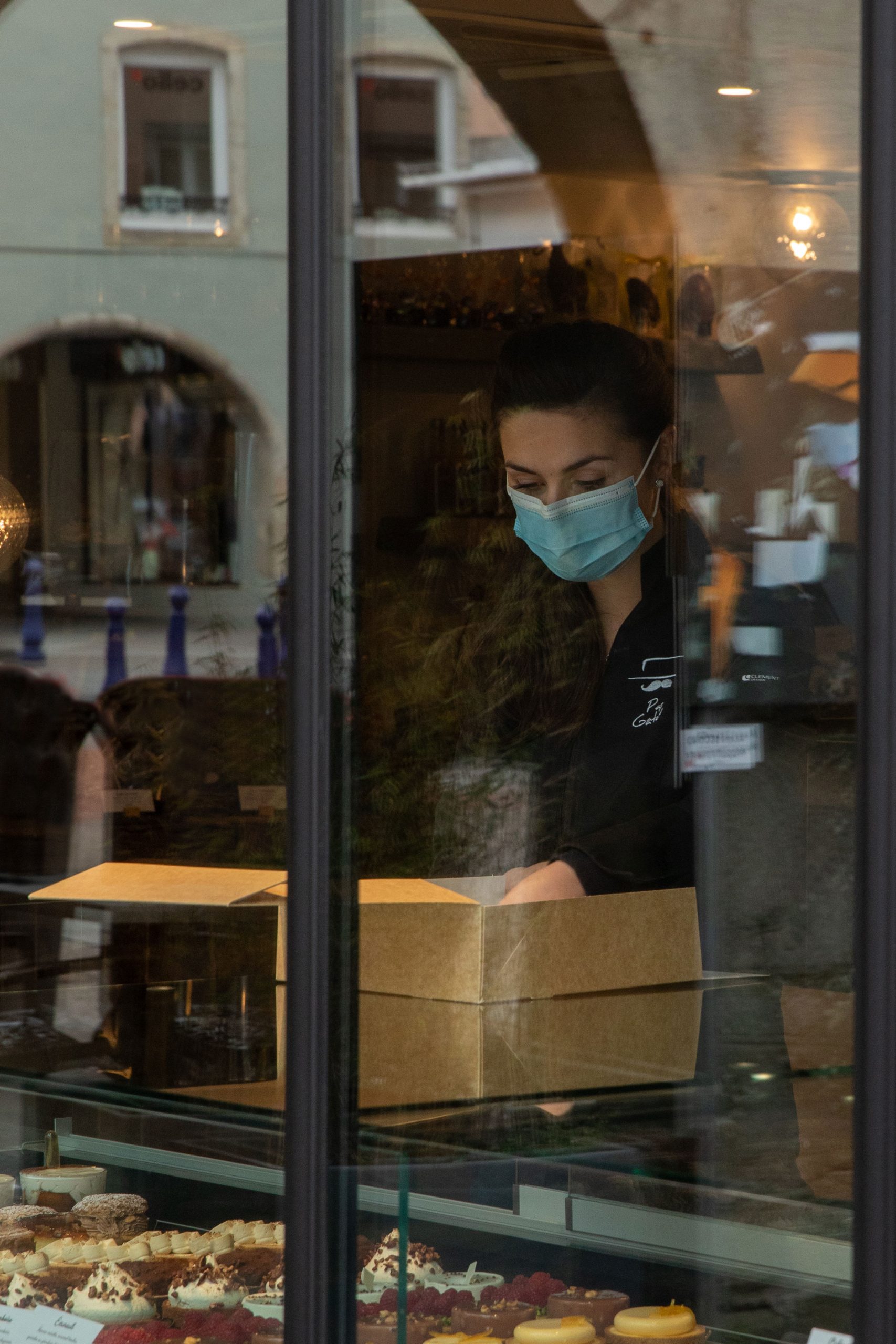 Préparation d’un colis en boutique